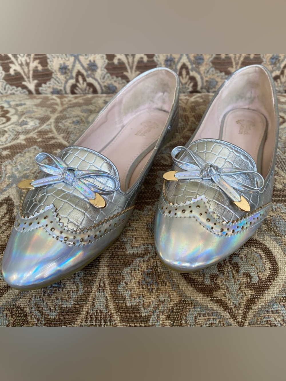 Black Swan Silver Crocodile Embossed Bow Slip-On Flats Pointed Toe Women's 8.5